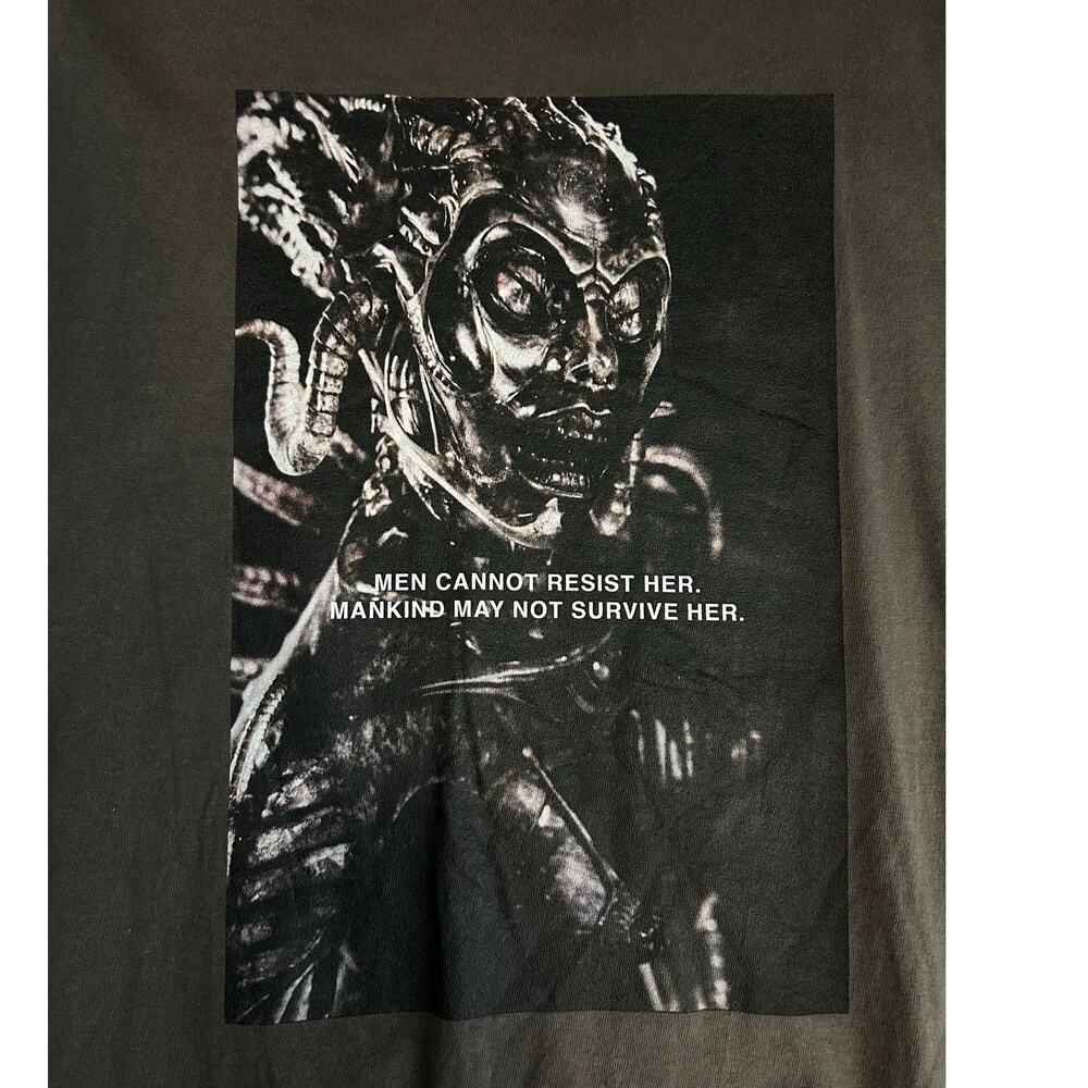 DUMBGOOD SPECIES Sil "Men Cannot Resist her." Graphic Gray Short Sleeve Tee Sz M